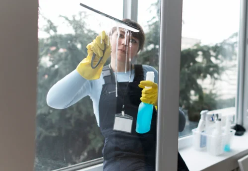 Nettoyage de vitres intérieures et extérieures au Hinglé